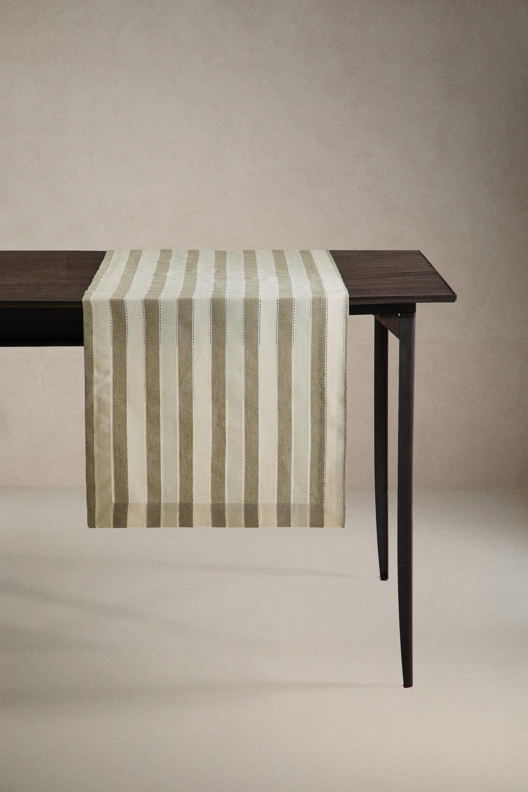 CHEMIN DE TABLE RAYURES ET ENTREDEUX